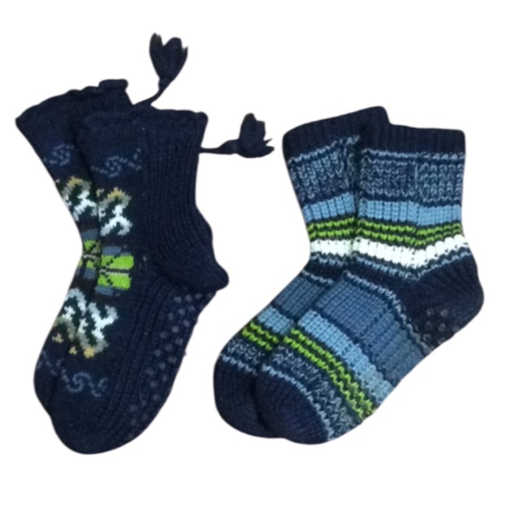 2 pairs of skid resistant socks